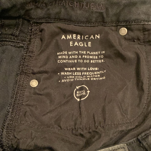 American Eagle Size Mom Straight Jean. Size 8 - Picture 4 of 10